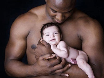 Νέα έρευνα: Οι μπαμπάδες είναι πάρα πολύ σημαντικοί για τα μωρά αγοράκια